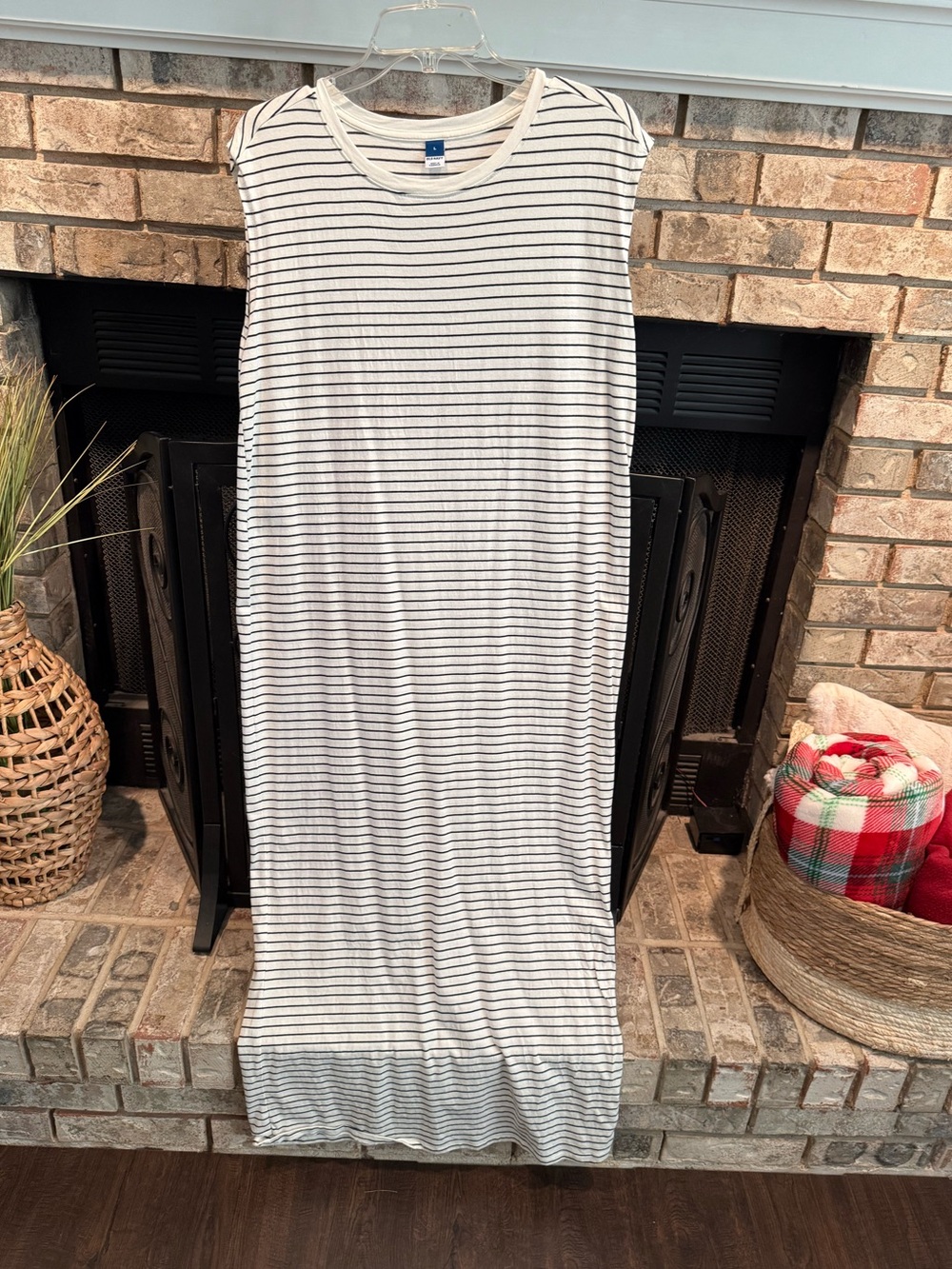 Old Navy sleeveless long stripe knit dress, white/black stripe, Large, EUC